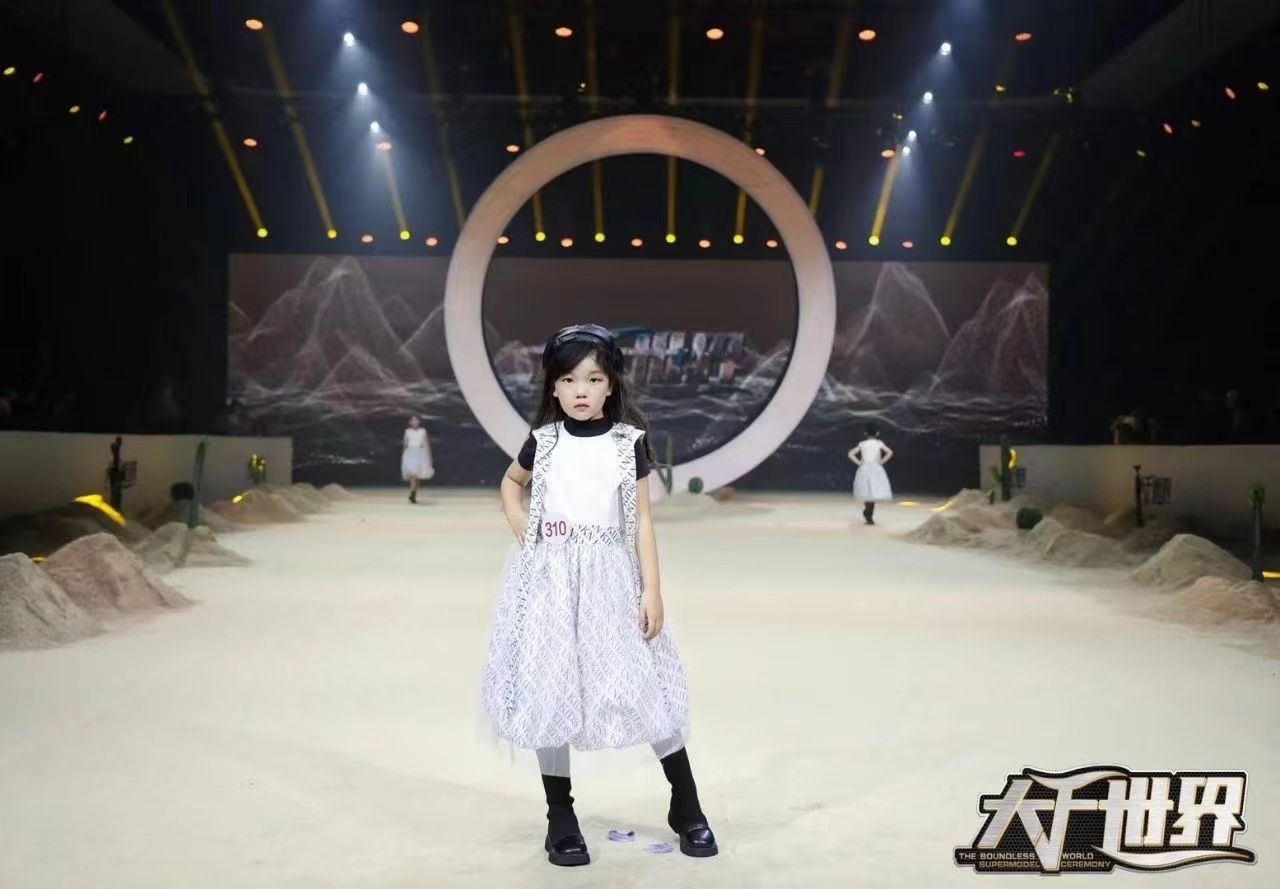 大千世界超模盛典人气明星孙斯妍(图2)