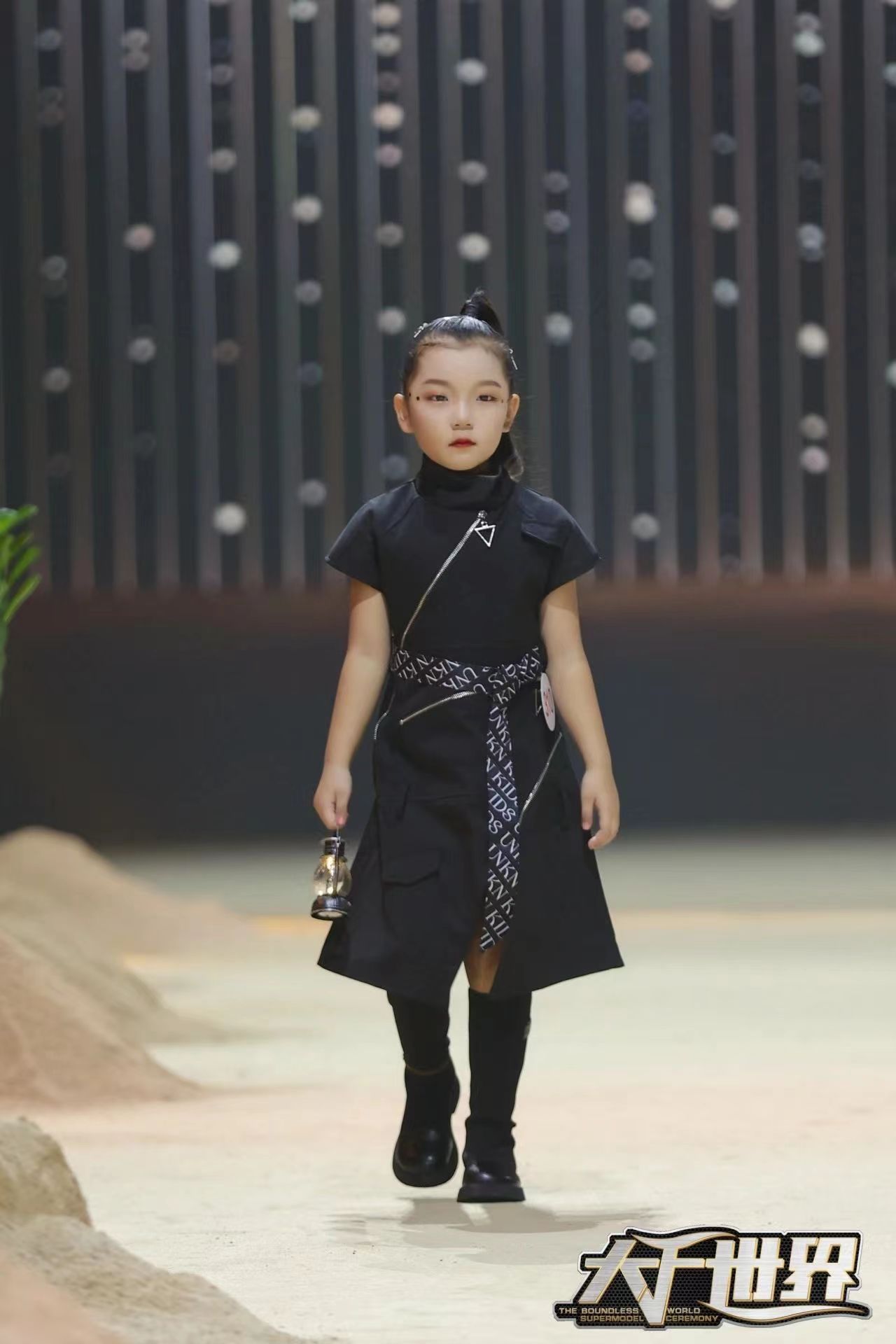 大千世界超模盛典人气明星孙斯妍(图3)