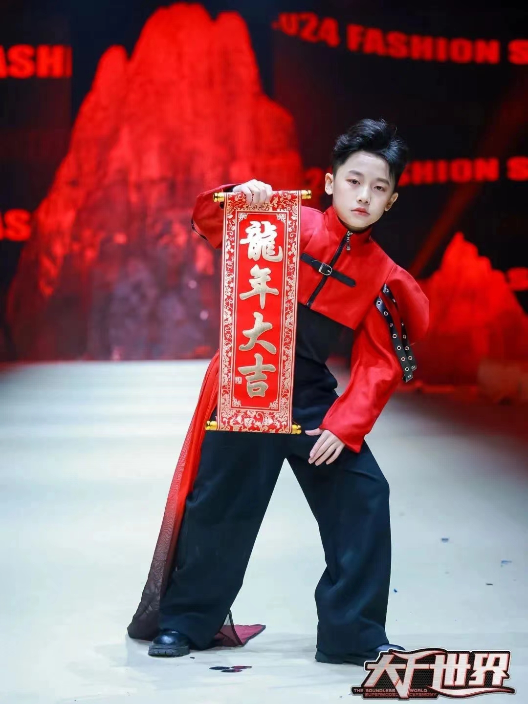 让梦想发光，为自己闪耀！大千世界超模盛典主题秀第一轮(图3)