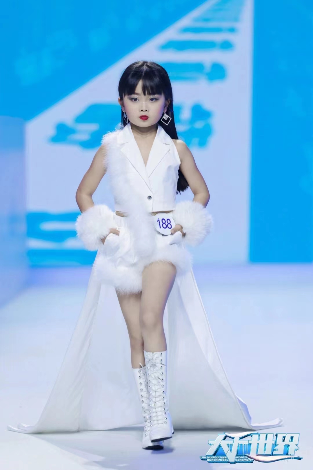 大千世界超模盛典特邀小嘉宾索菲娅秀场精彩集锦(图3)
