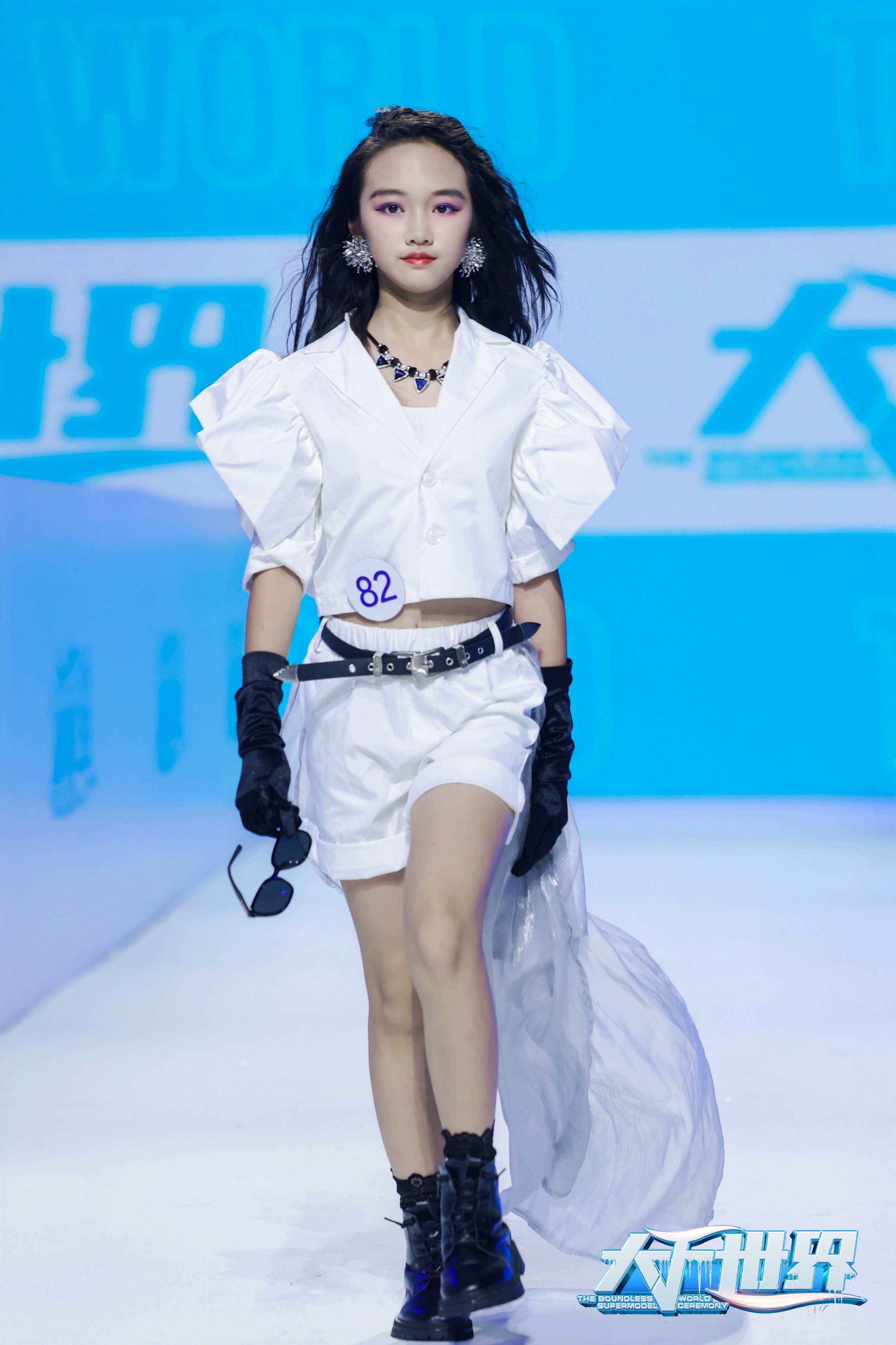 大千世界超模盛典推广大使高乐儿荣登美国纽约纳斯达克大屏(图2)